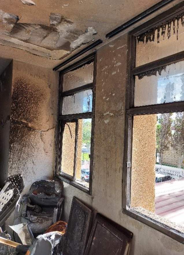 Daños del incendio en el puesto de la Guardia Civil en Playa de las Américas, Tenerife. 