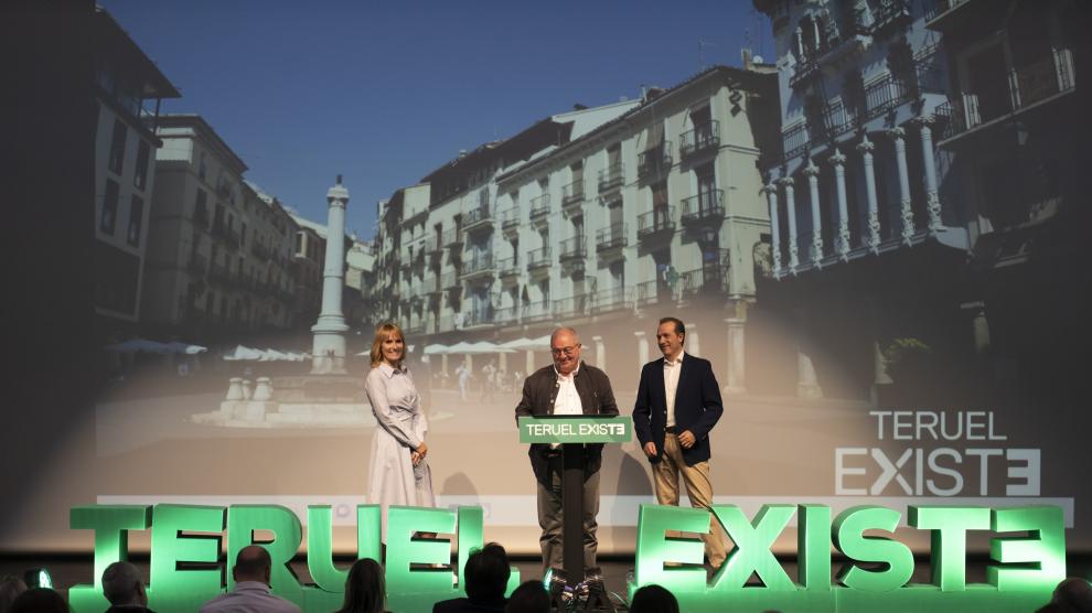 Enrique Marín, en el centro