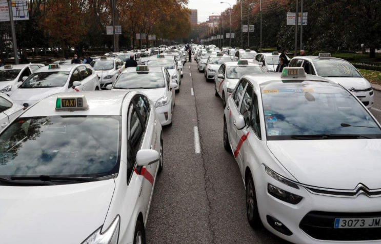 Los taxistas de Madrid reclaman que la ESO vuelva a ser obligatoria para conseguir la licencia
