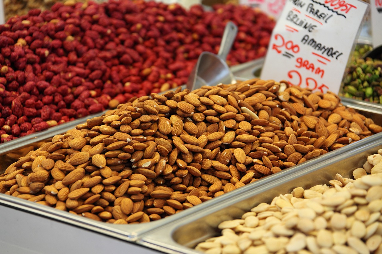 Agricultores de Alicante denuncian “prácticas desleales” que perjudican a los productores de almendra