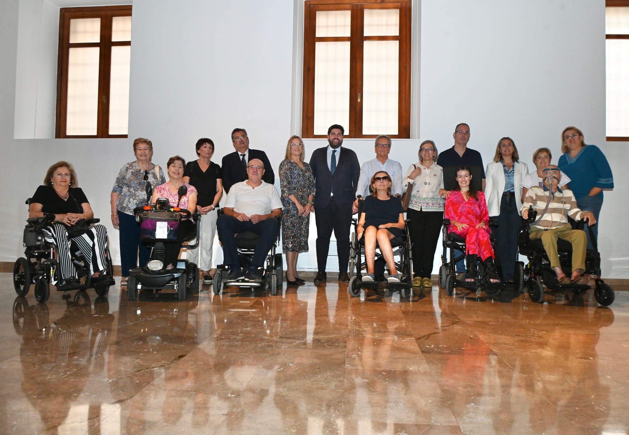 El Gobierno de Murcia destina 300.000 euros para mejorar las condiciones de vida de pacientes con ELA.