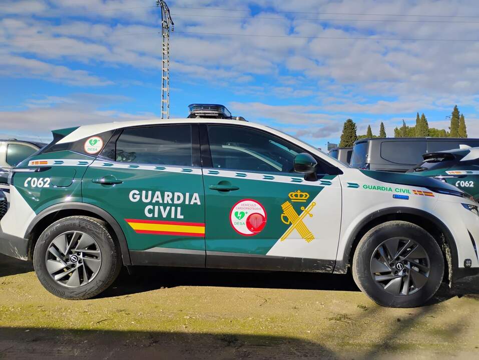 La Guardia Civil de Salamanca cardioprotege diez vehículos patrulla para atender a los pequeños municipios de la provincia.