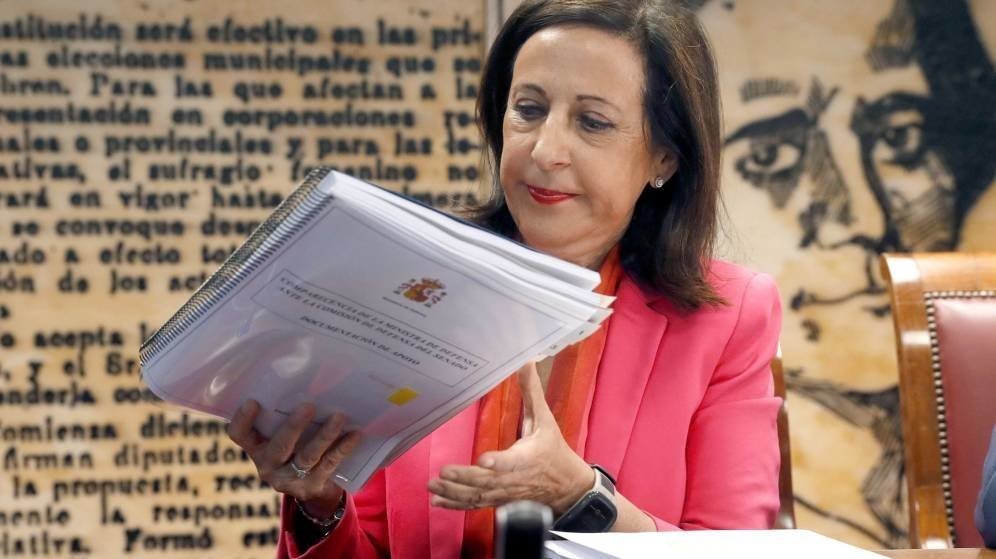 Margarita Robles dando explicaciones por la crisis en la Comisión de Defensa del Senado.
