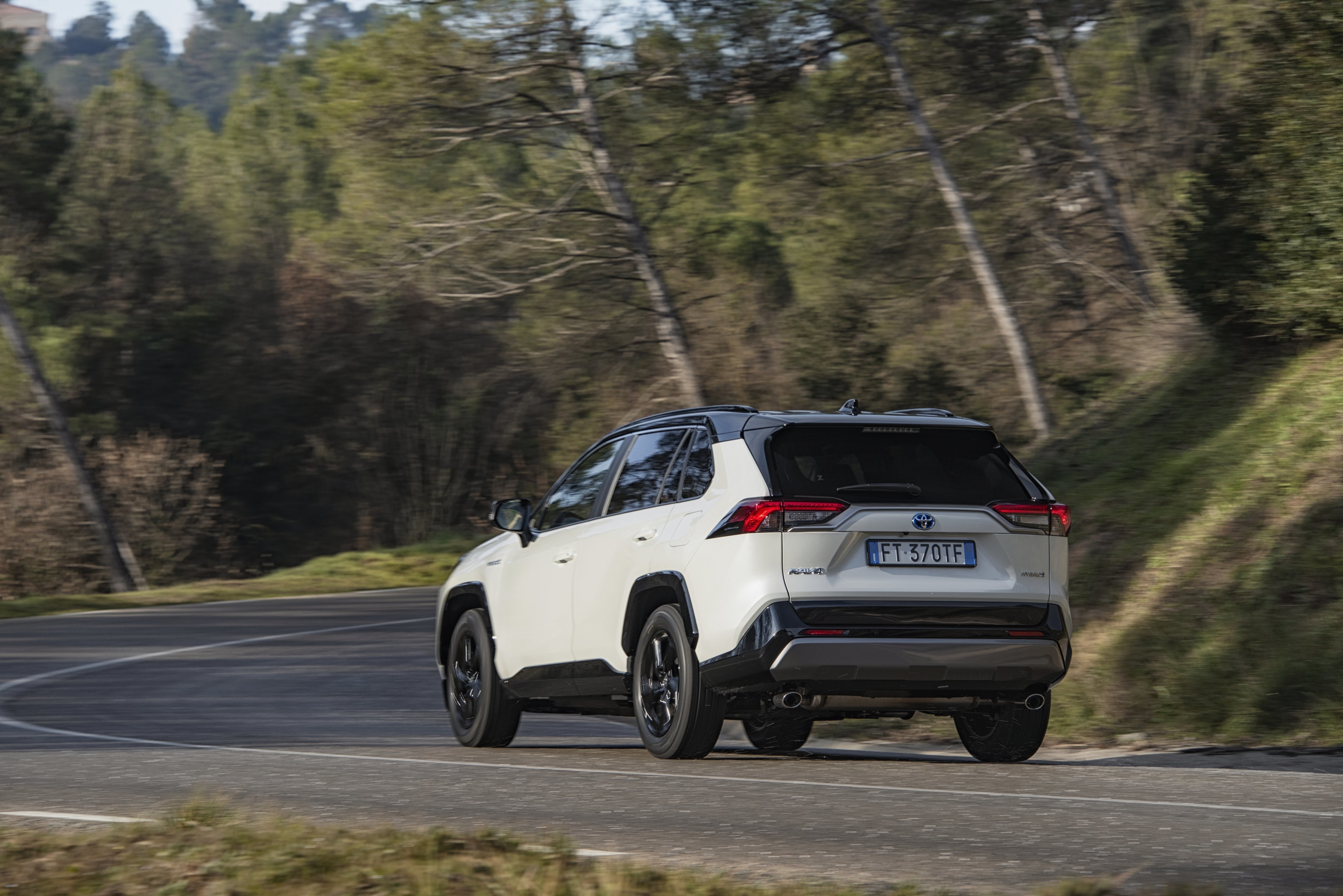 2019-toyota-rav4-dyn-15-392838
