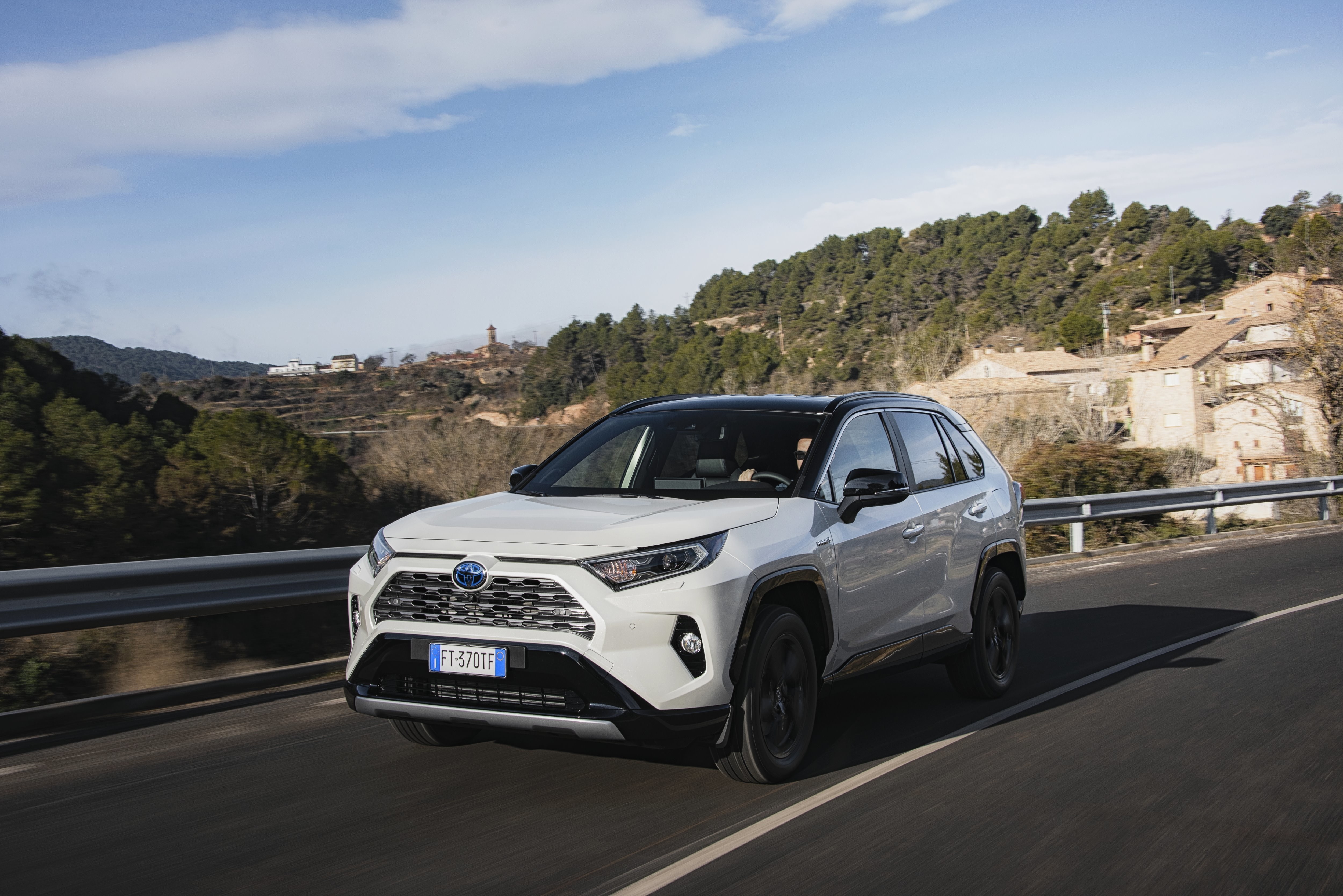2019-toyota-rav4-dyn-25-175990
