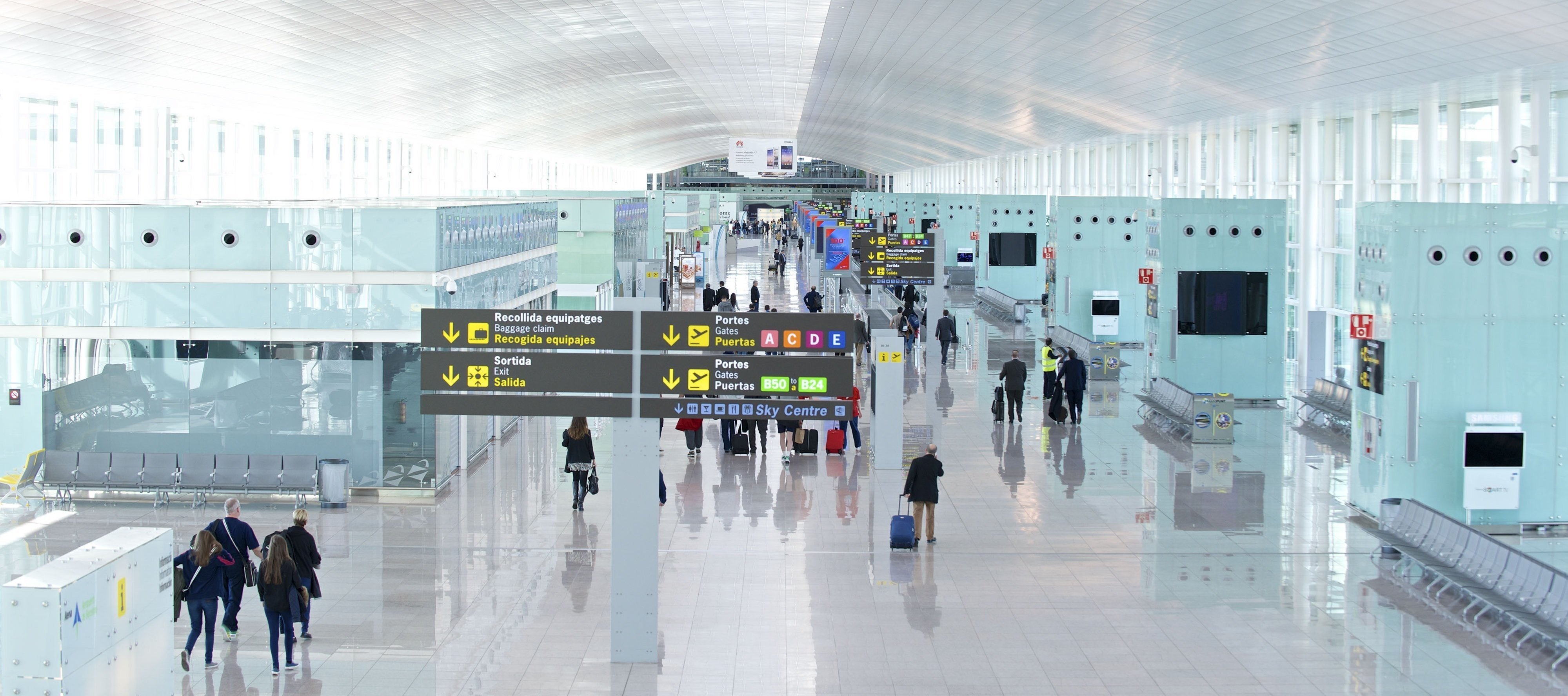 Identificados tres ‘coladeros’ en el Aeropuerto de El Prat por donde entran inmigrantes ilegales