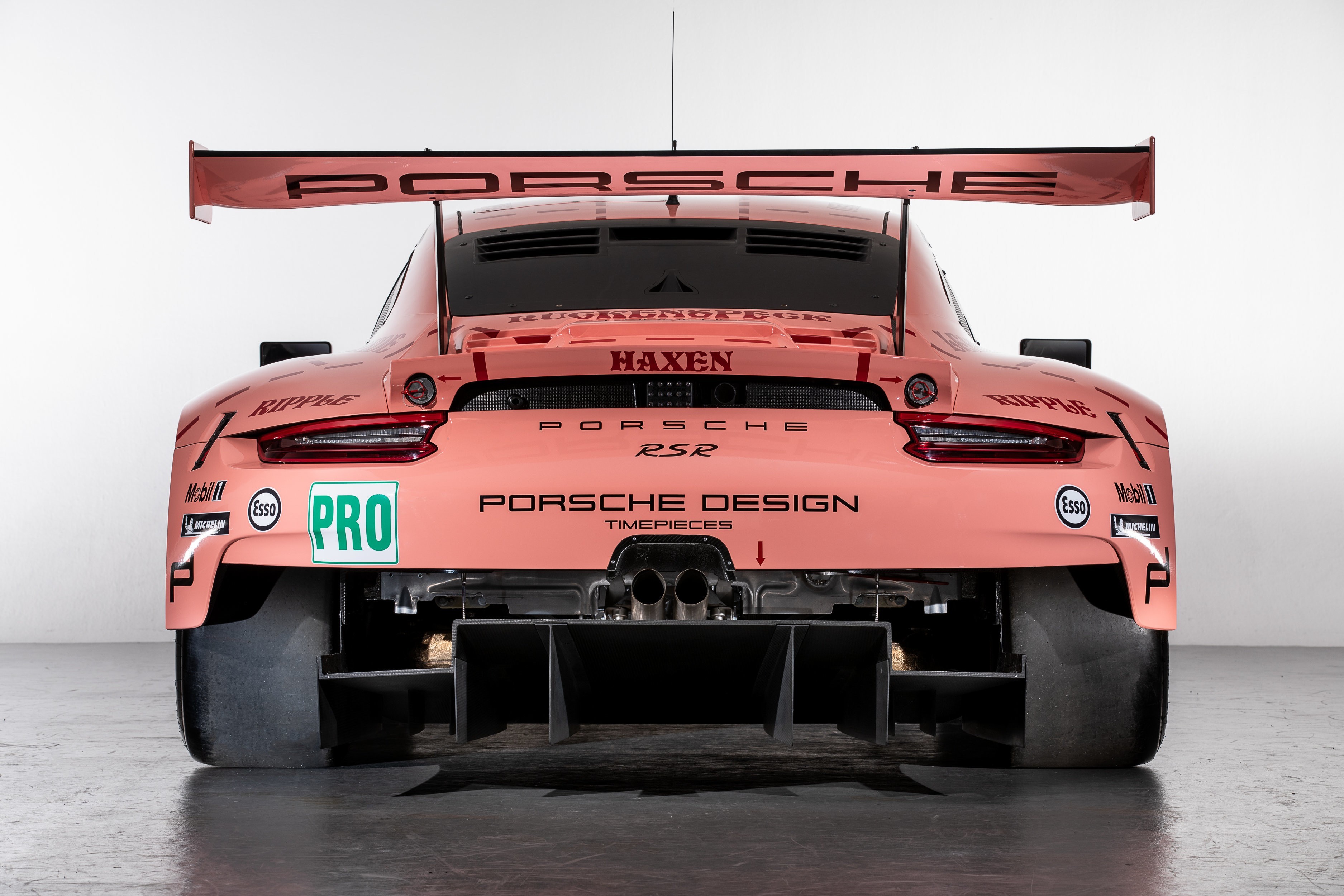 PORSCHE_Porsche 911 RSR LMGTE-Pro Pink Pig. Kevin Estre, Michael Christensen y Laurens Vanthoor. 24 Horas de Le Mans 2018 02