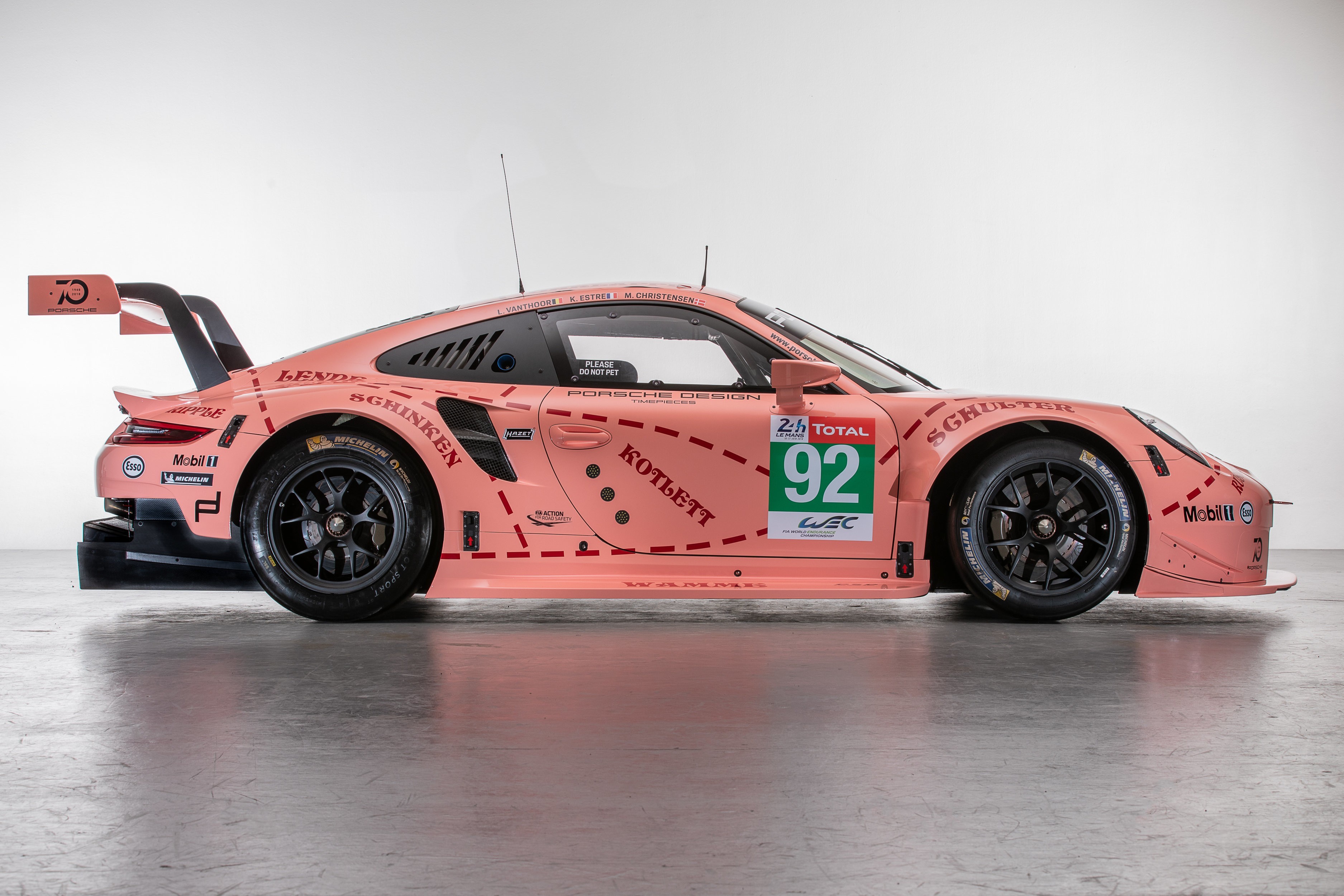 PORSCHE_Porsche 911 RSR LMGTE-Pro Pink Pig. Kevin Estre, Michael Christensen y Laurens Vanthoor. 24 Horas de Le Mans 2018 04