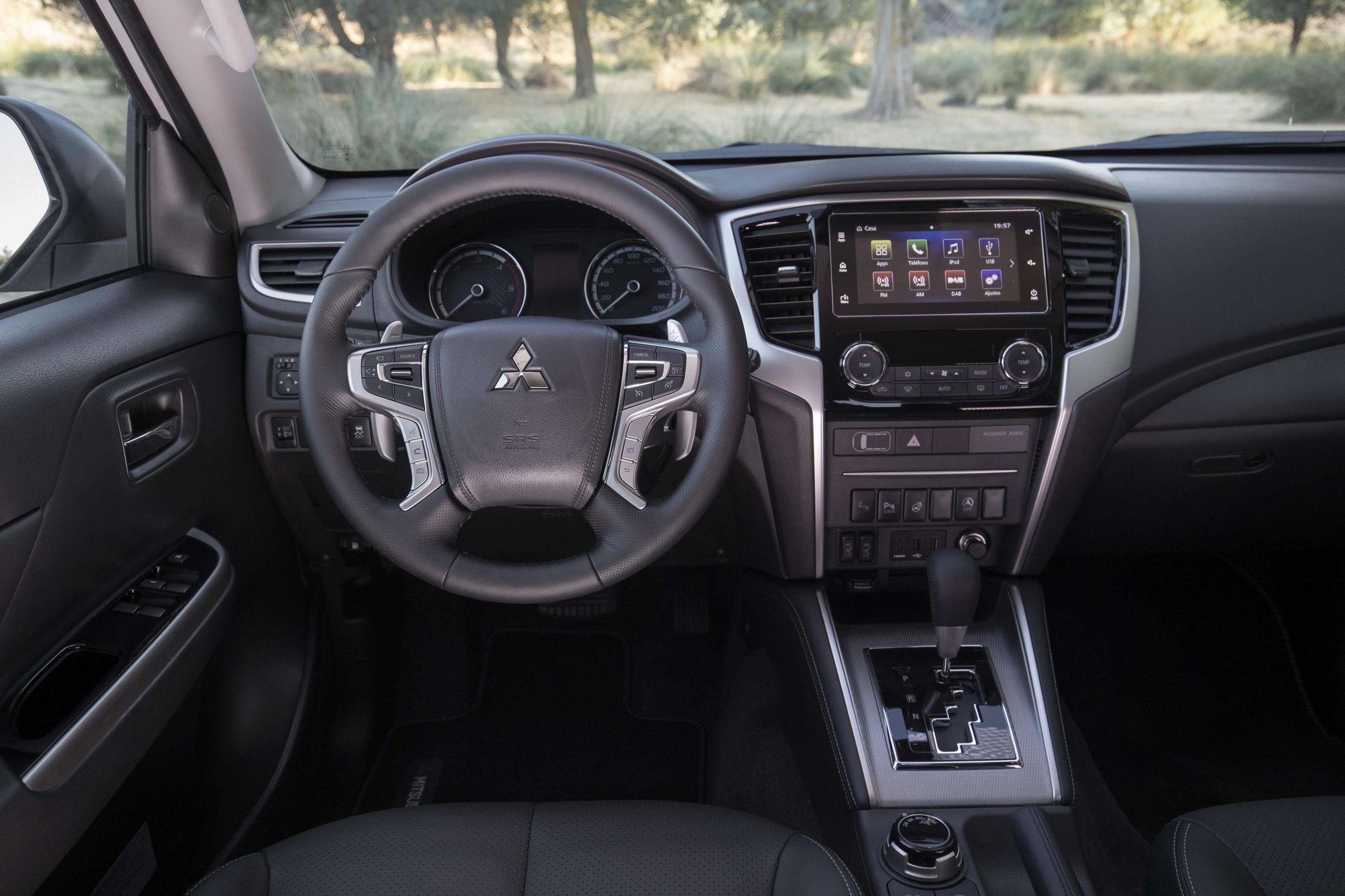 Mitsubishi_L200_LOW_18