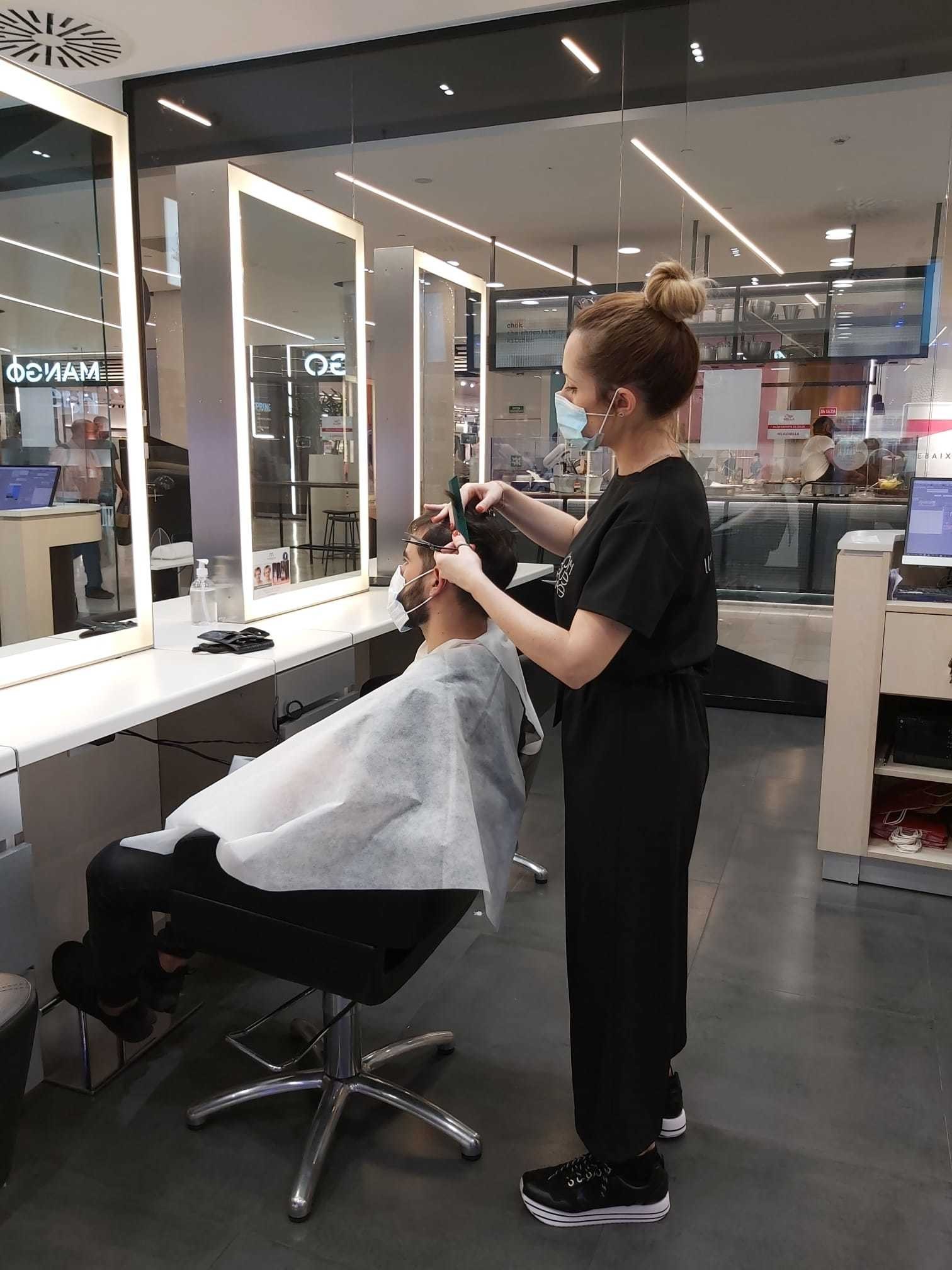 “Volviendo a la nueva normalidad” la peluquería se adapta aplicando todos sus protocolos de securidad.
