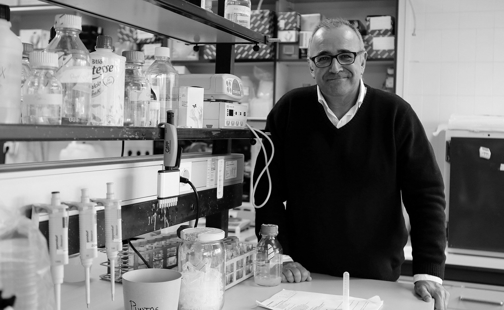 FOTO PARA DEIA  Foto entrevista a  Ignacio Lopez Goñi , microbiologo. Universidad de Navarra