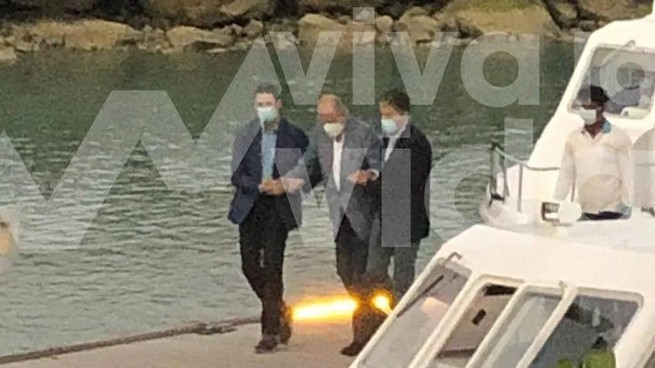 El rey Juan Carlos en Abu Dabi. 'Viva la vida'. Telecinco.