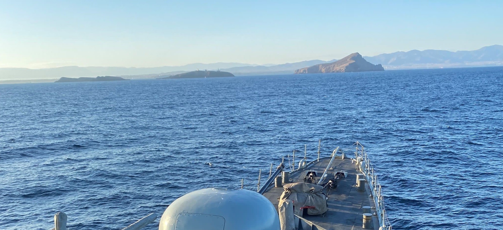Fotografía difundida por el EMAD del patrullero 'Infanta Cristina' en las Islas Chafarinas.