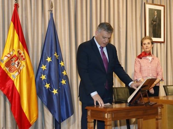 Arturo Relanzón toma posesión como secretario general del CNI.