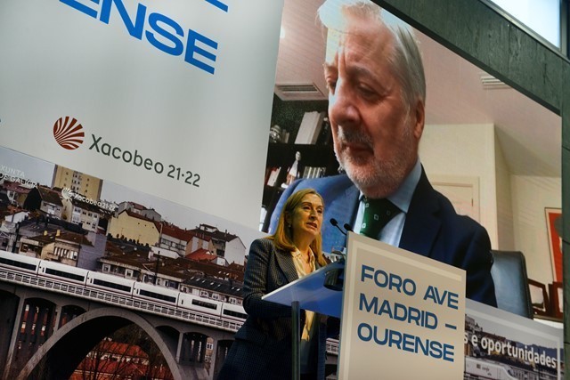 Los ex ministros José Blanco y Ana Pastor afirman que el AVE a Galicia es 