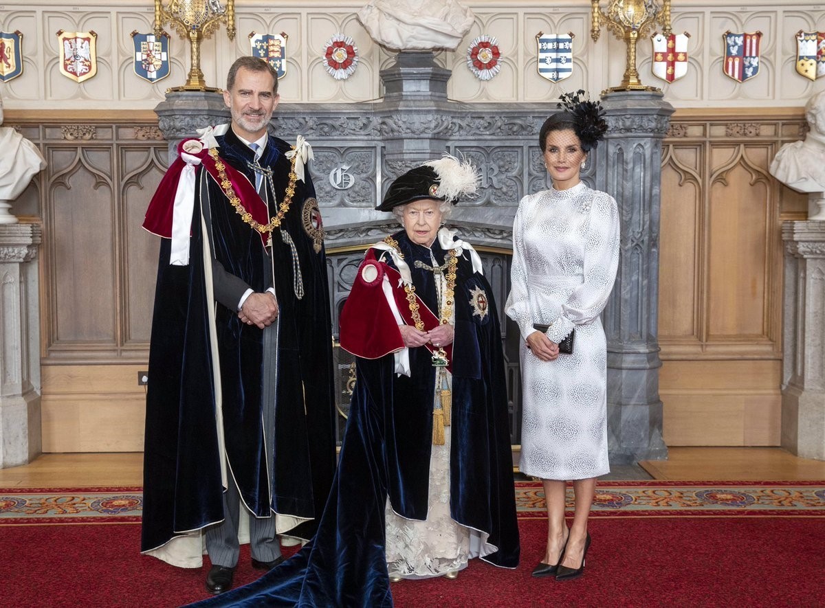 Los Reyes felicitan a Isabel II por el 70 aniversario de su reinado y le desean 