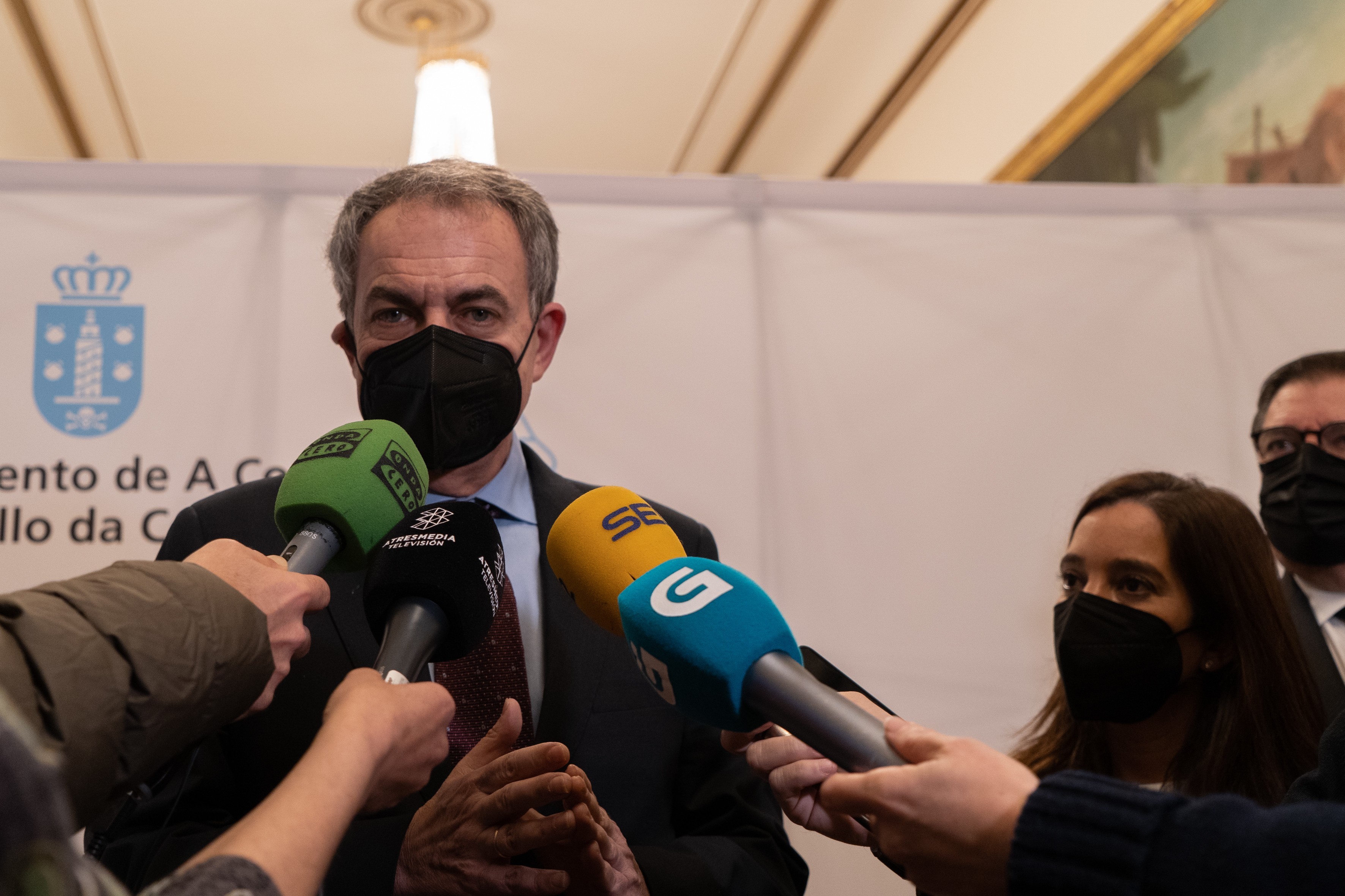 Zapatero recuerda a Feijóo que ser líder de la oposición es estar en 