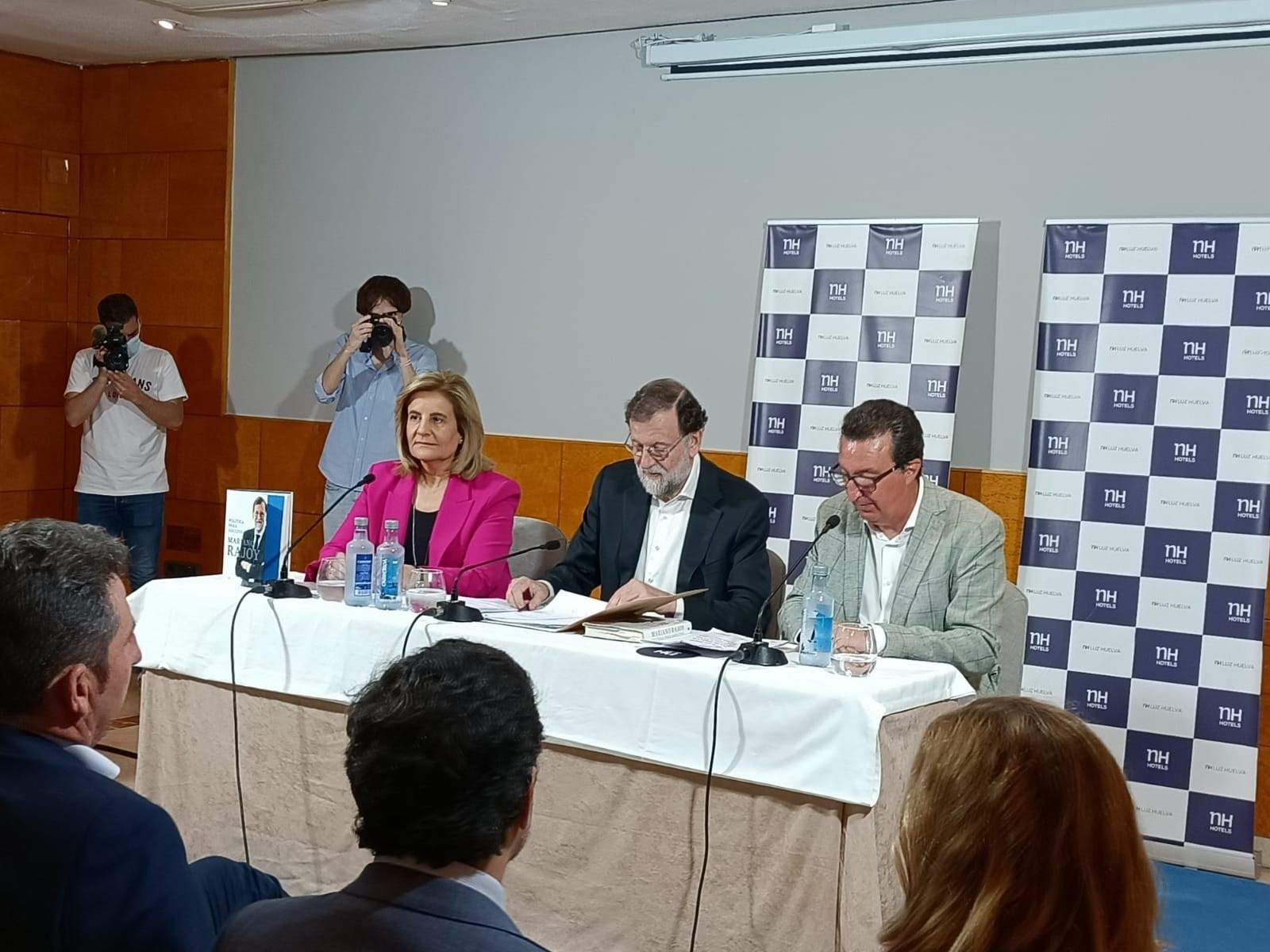 Rajoy asegura que el actual Gobierno  Frankenstein  es  el origen de muchos de los problemas del país 