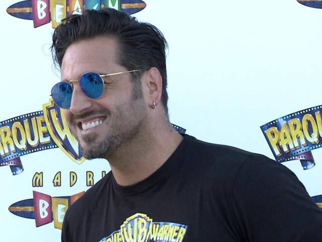 David Bustamante presumió de su espectacular forma física en el Parque Warner.