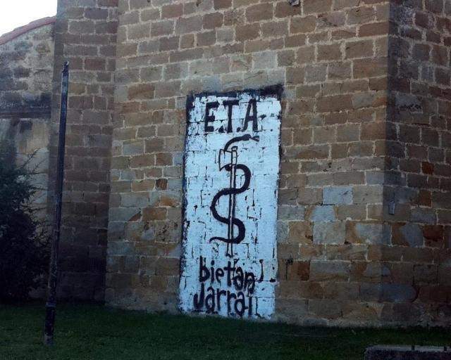 La AVT denuncia nuevos traslados de presos de ETA a cárceles vascas y dice que solo quedan 50 fuera de Euskadi y Navarra