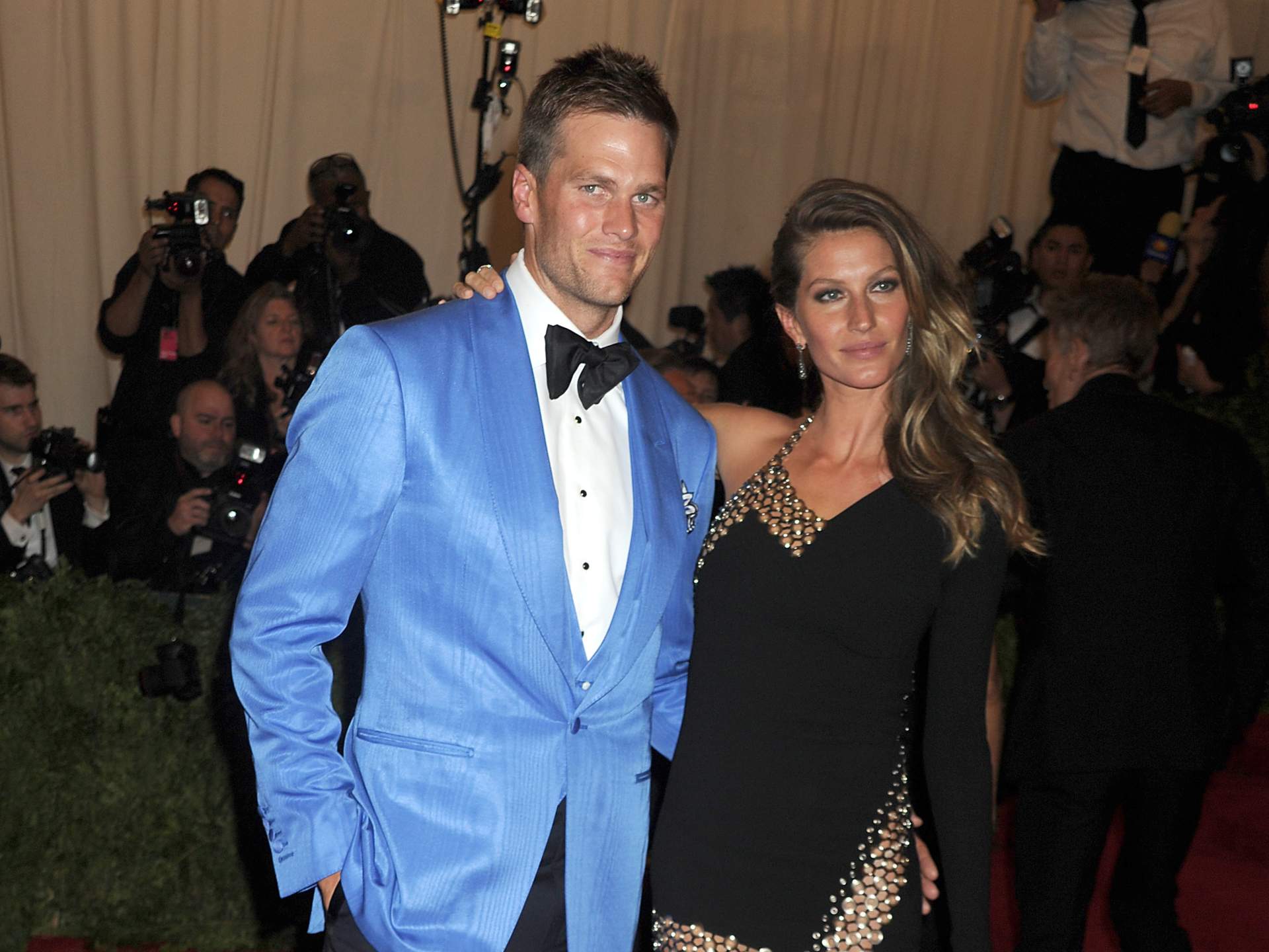 TOM BRADY AND GISELE BUNDCHEN AT THE 'PUNK: CHAOS TO COUTURE' COSTUME INSTITUTE BENEFIT GALA AT THE METROPOLITAN MUSEUM OF ART ON MAY 6

(Foto de ARCHIVO)
08/5/2013