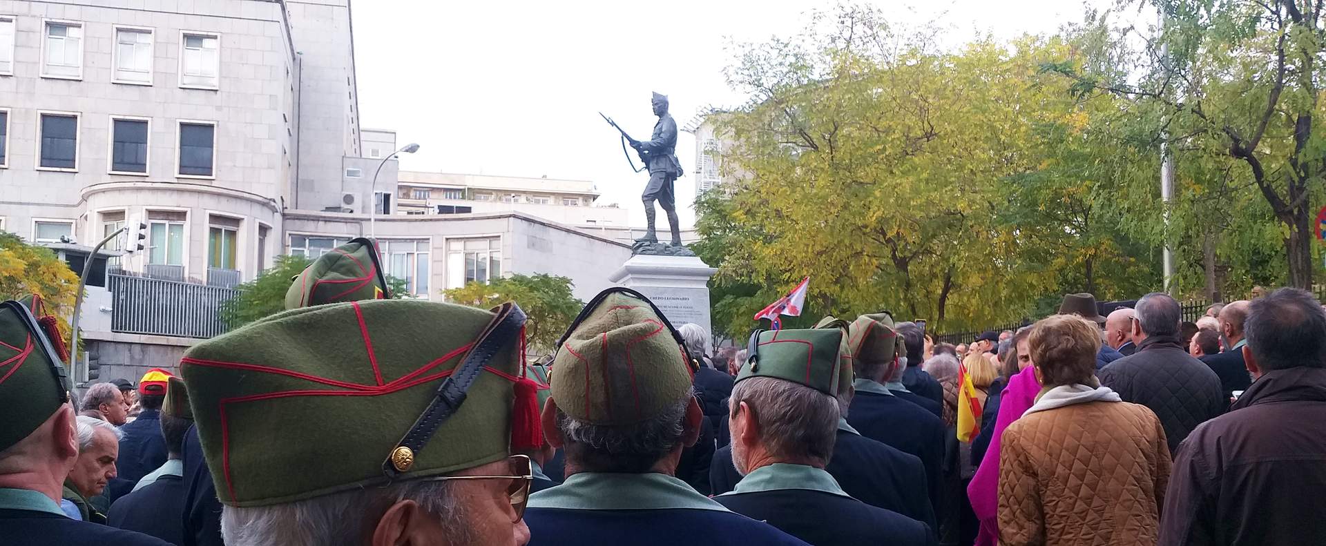 Acto de inauguración del monumento a la Legión en Madrid.