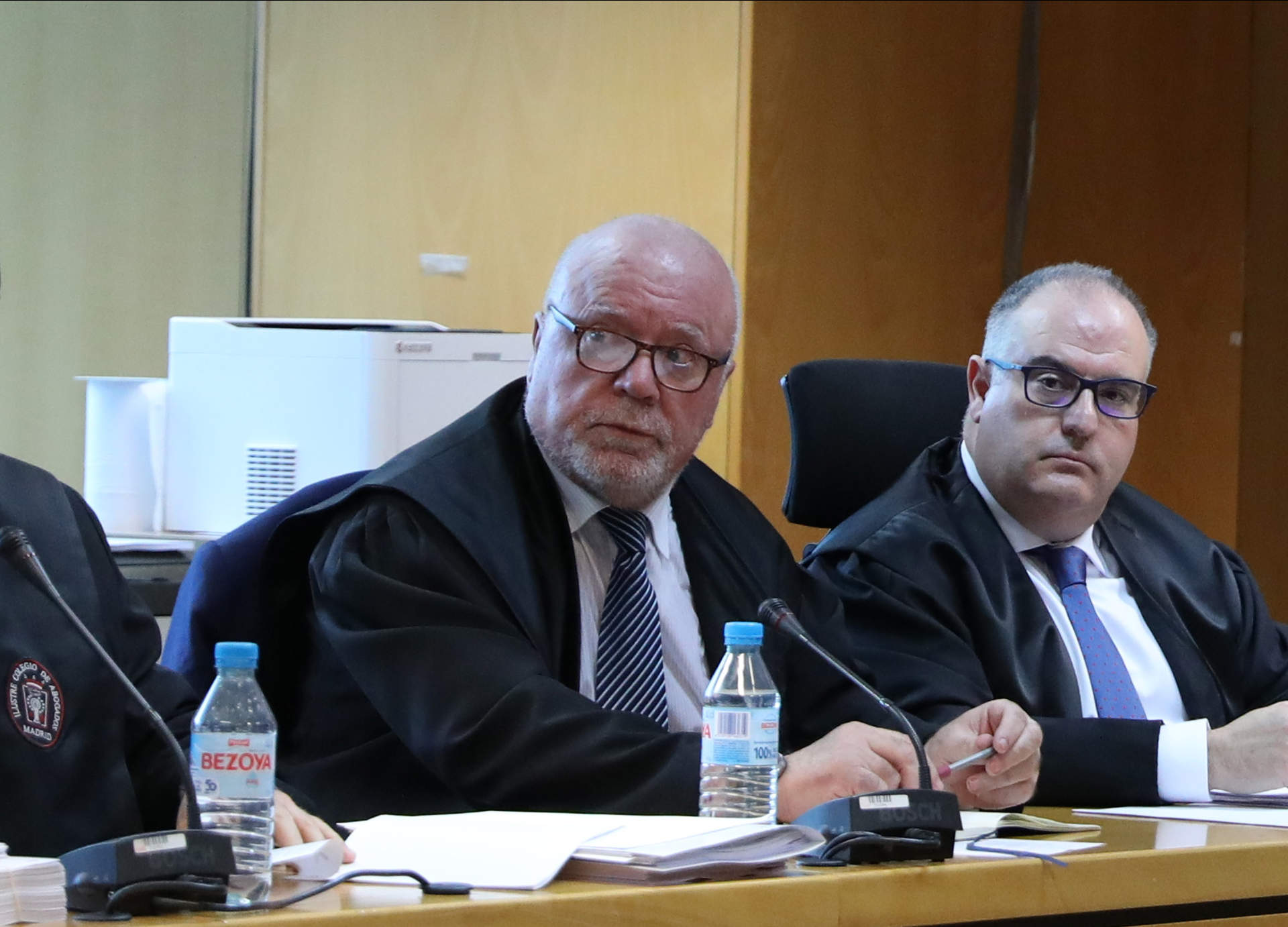 Cargar máis
El comisario jubilado José Manuel Villarejo (c) se sienta con los magistrados durante la primera sesión de un juicio en la Audiencia Provincial de Madrid, a 8 de noviembre de 2022,