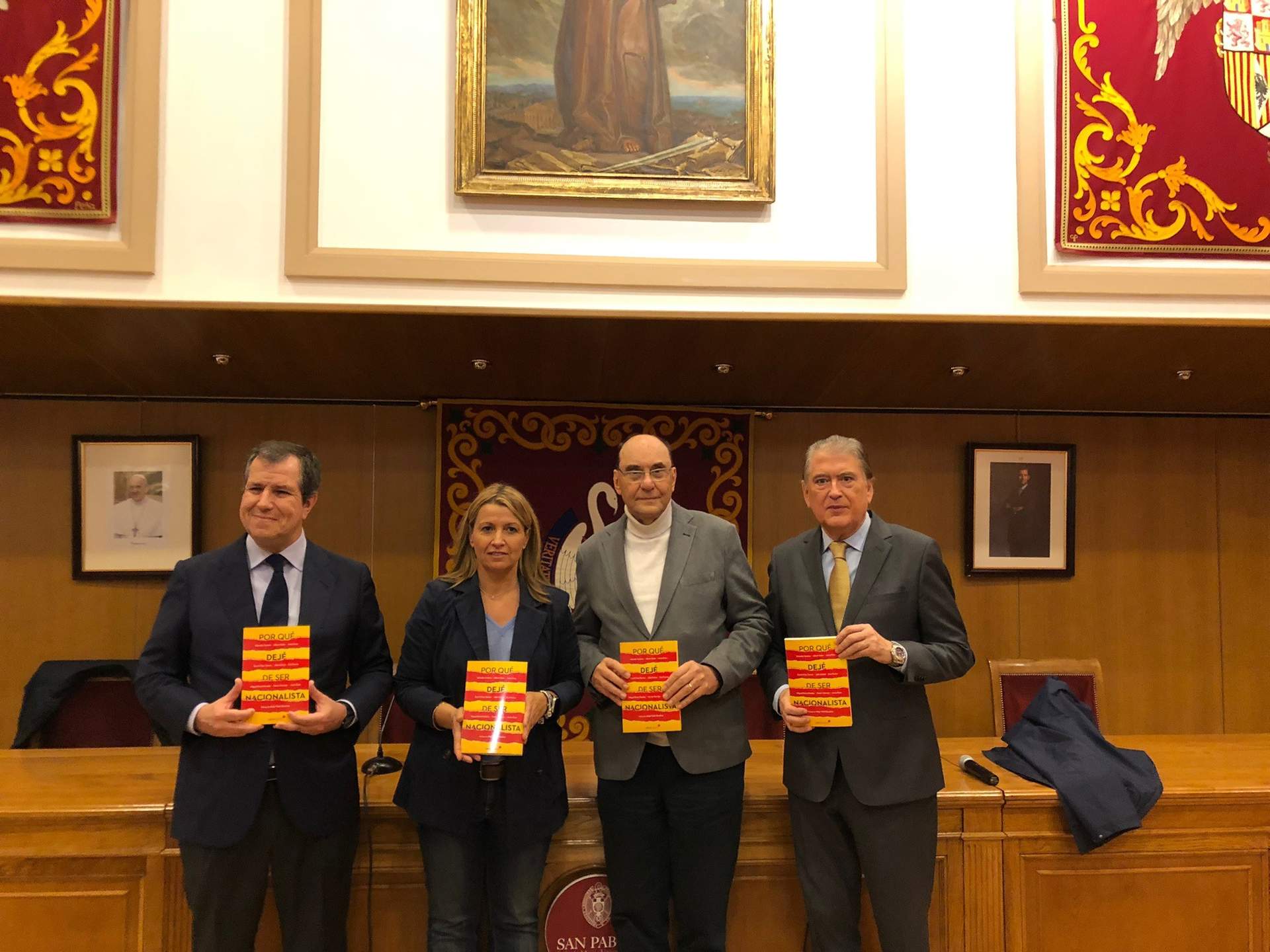 Presentación del libro 'Por qué dejé de ser nacionalista' con los periodistas Álex Rosal y Xavier Horcajo, la presidenta de Valents, Eva Parera, y el cofundador de Vox Aeljo Vidal-Quadras.