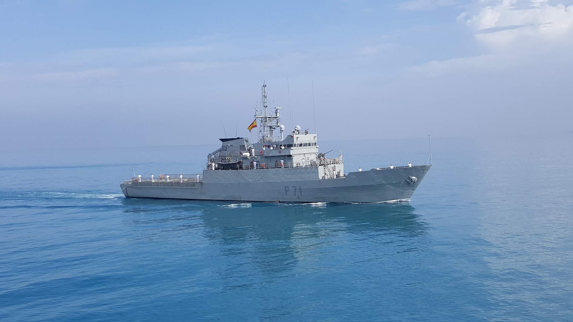 Dos buques de la Armada y un avión de vigilancia marítima hacen seguimiento de una fragata rusa