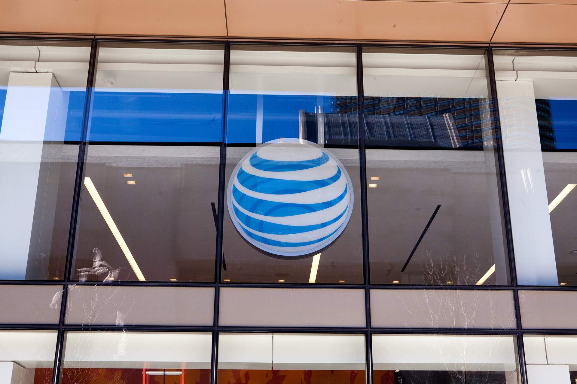 AT&T pierde 7.835 millones de euros tras la refundación de DIRECTV junto con TPG Capital