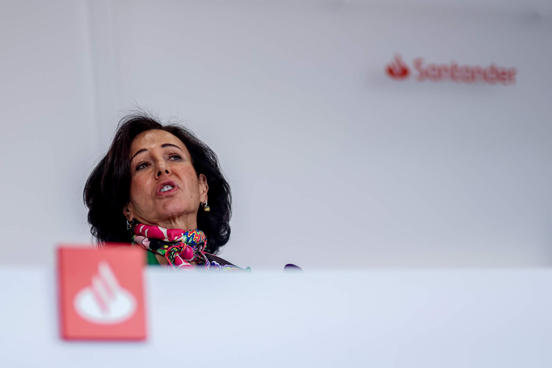 Los accionistas castigarán al Banco Santander, BBVA y Sabadell por los elevados sueldos de sus directivos.