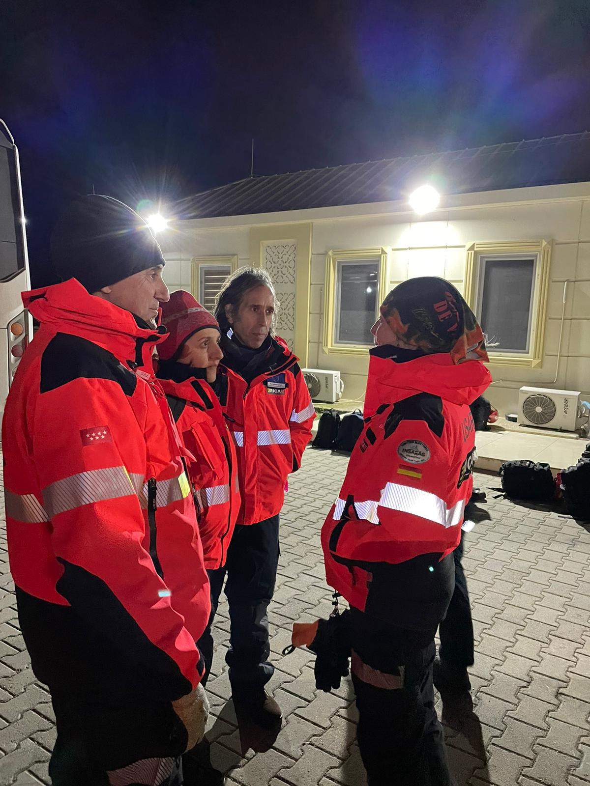 El operativo del Equipo de Respuesta Inmediata de la Comunidad de Madrid (Ericam) desplazado a Turquía se ha desplegado en la zona de Iskederum, cercana a la ciudad de Alejandreta, para comenzar en breve con las maniobras de búsqueda y rescate tras el terremoto que ha afectado a este país y a Siria.