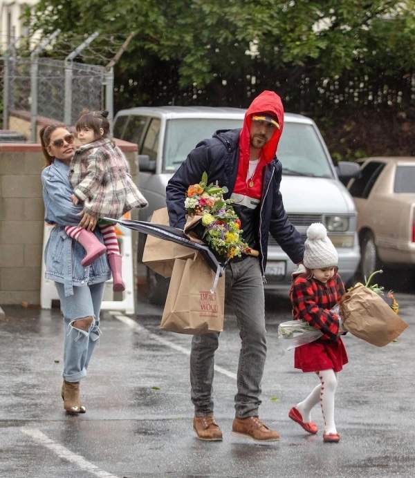 Eva Medes, Ryan Gosling y sus dos hijas. Fuente | Quien.