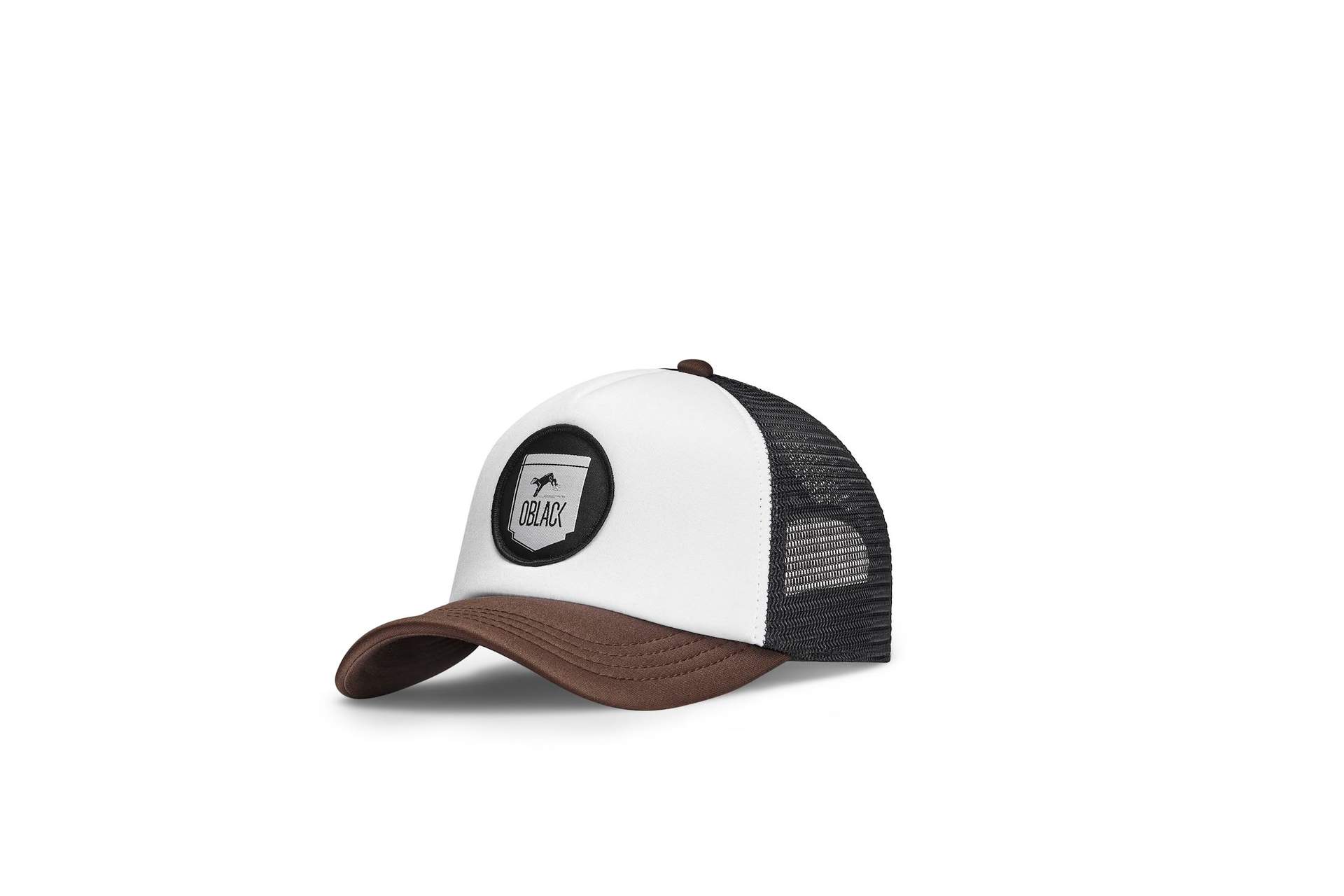 Oblack Caps: marca de gorras que triunfa entre los famosos y con el buen