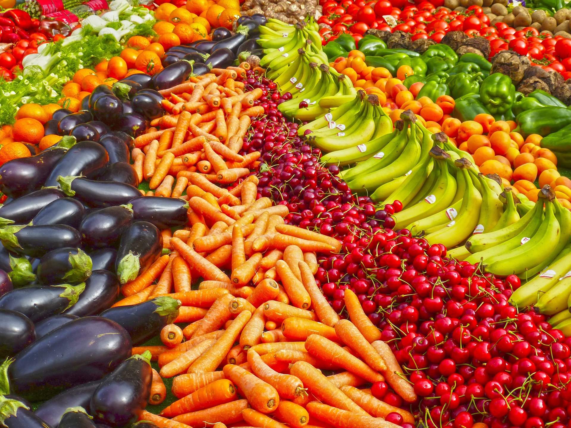 Uno de cada tres alimentos básicos suben de precio en marzo, más en frutas y verduras, según Facua