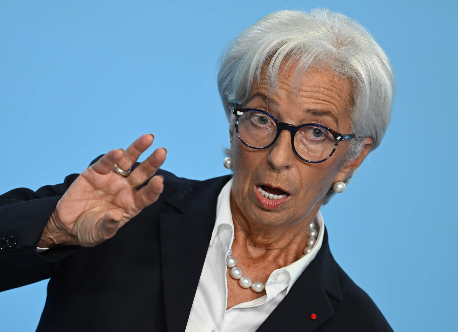 Lagarde afirma que Suiza no marca los estándares en Europa para el rescate de entidades