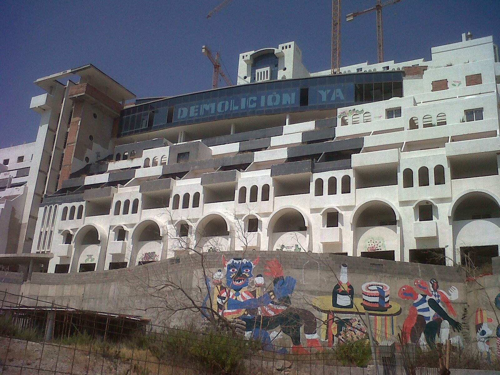 Greenpeace urge al TSJA a multar al alcalde por dilatar la demolición del Algarrobico con el nuevo PGOU