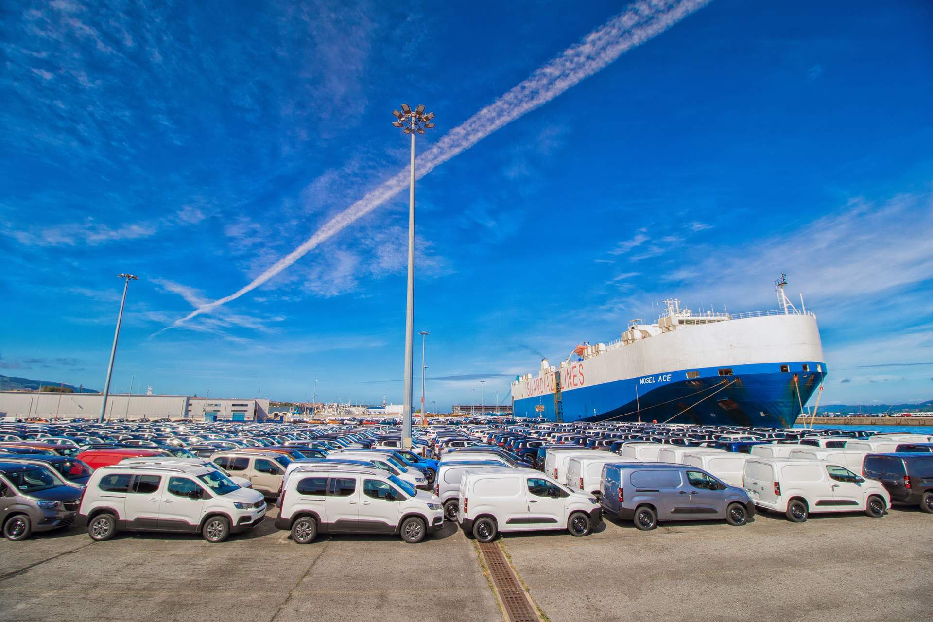 El tráfico de los puertos modera su caída al 4,4% en febrero