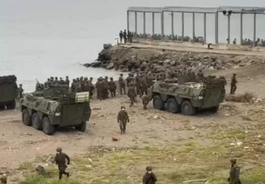 Guindilla a Defensa por no explicar el papel del Ejército ante la macroavalanchas de inmigrantes ilegales en Ceuta