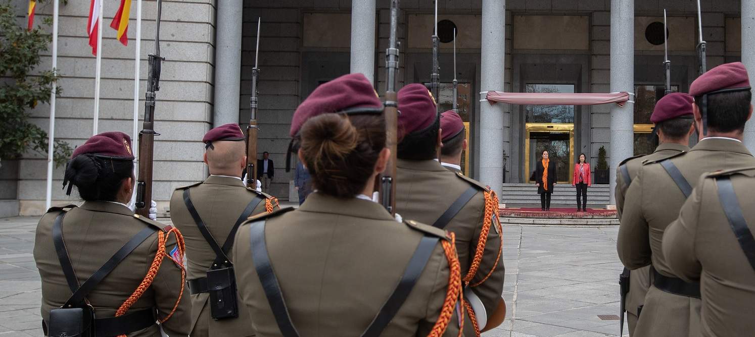 Militares del Regimiento 'Inmemorial del Rey' nº 1, en el Ministerio de Defensa.