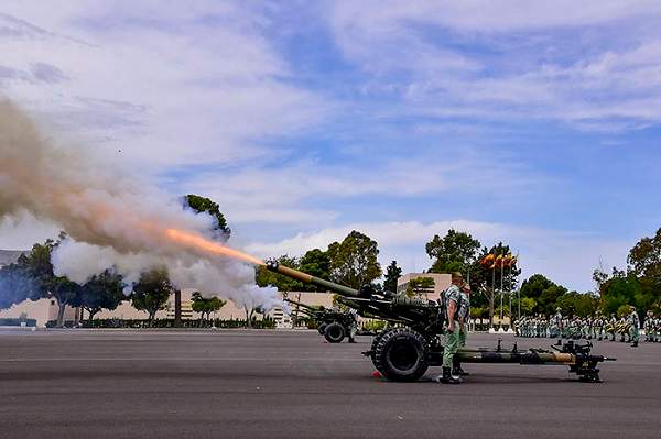 Homenaje a los héroes del Dos de Mayo en la base de la Legión en Viator, Almería.