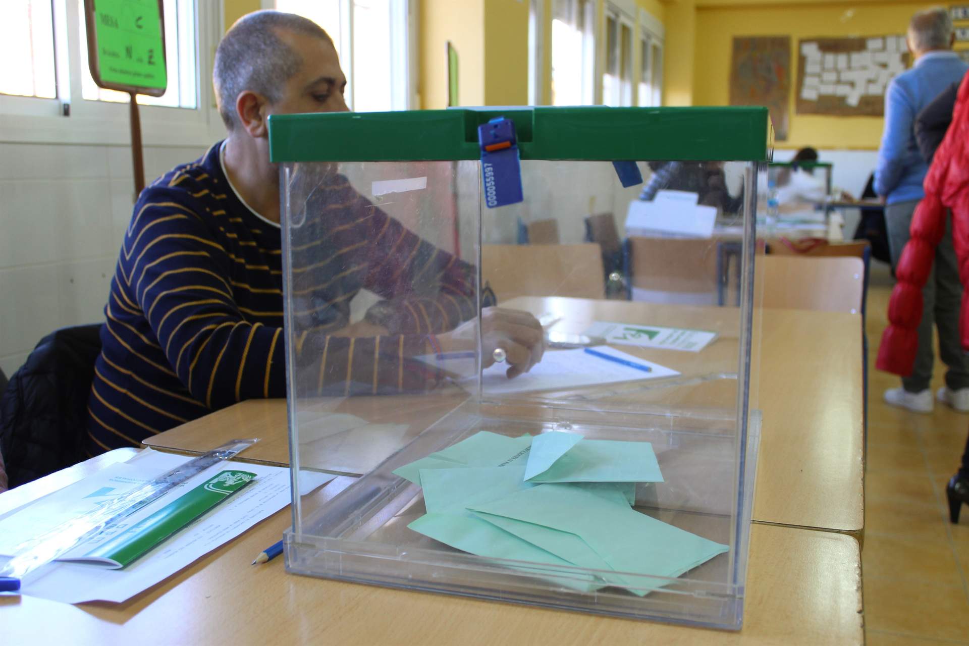 Más de veinte municipios en España siguen con el mismo alcalde desde 1979 y quince aspiran a la reeleción