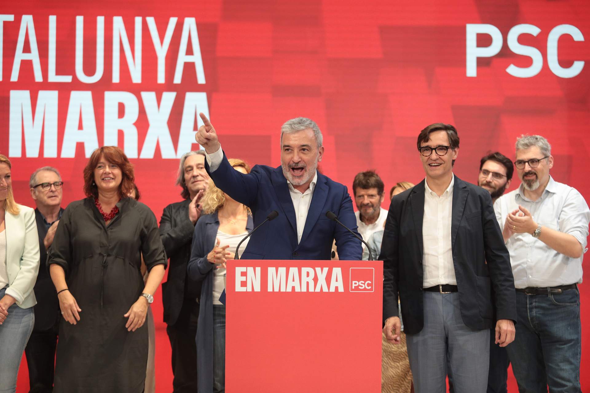 El candidato del PSC a la alcaldía de Barcelona, Jaume Collboni, celebra los resultados de las elecciones municipales en la sede del PSC.