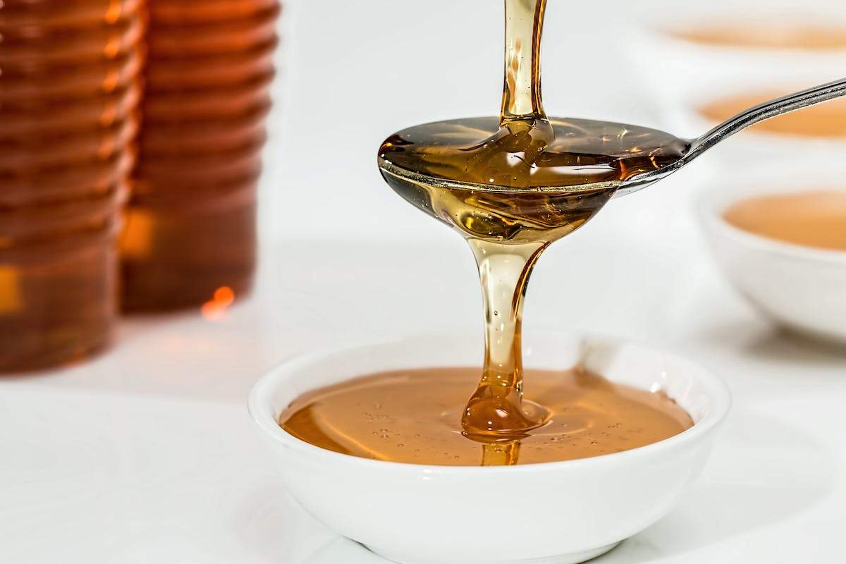 8 Remedios caseros efectivos para aliviar la tos.
