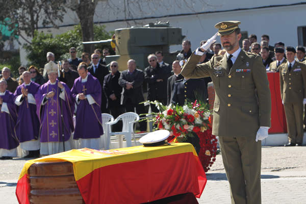 El entonces príncipe Felipe, en el funeral por los fallecidos en la explosión de Hoyo de Manzanares (Foto: Casa de S.M. el Rey / Borja Fotógrafos).
