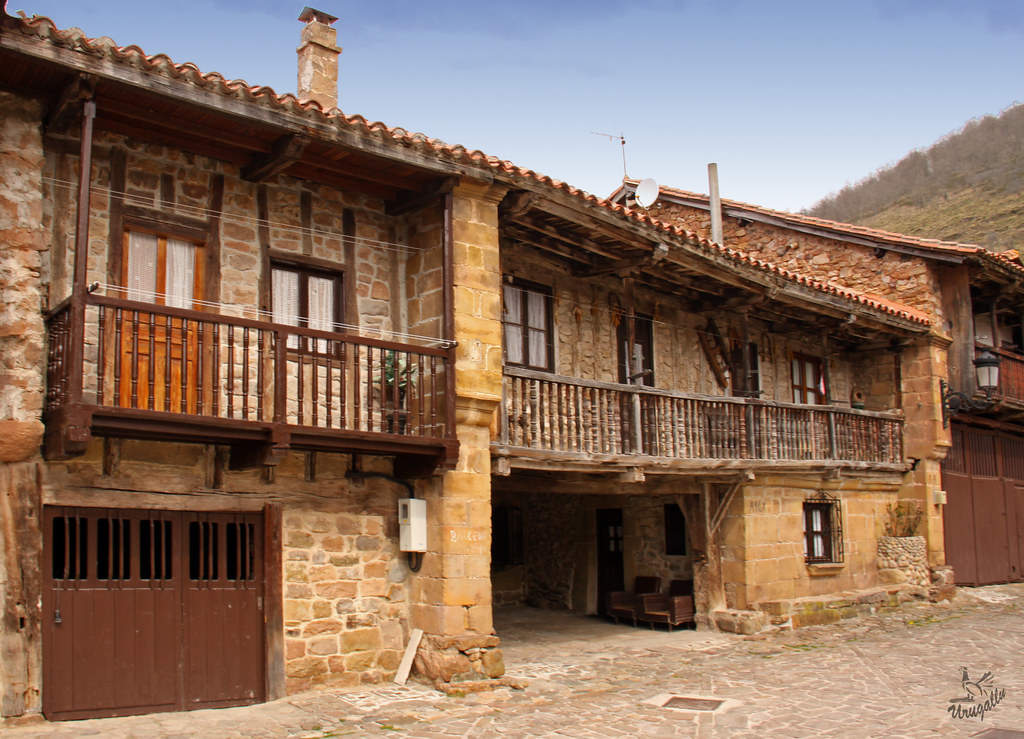 Pueblos con más encanto: Visita Bárcena Mayor en Cantabria.