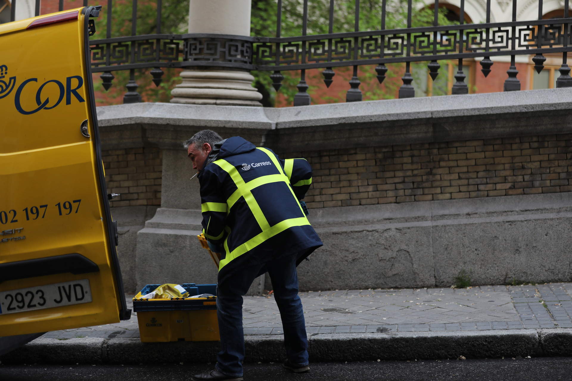 Un trabajador de Correos.