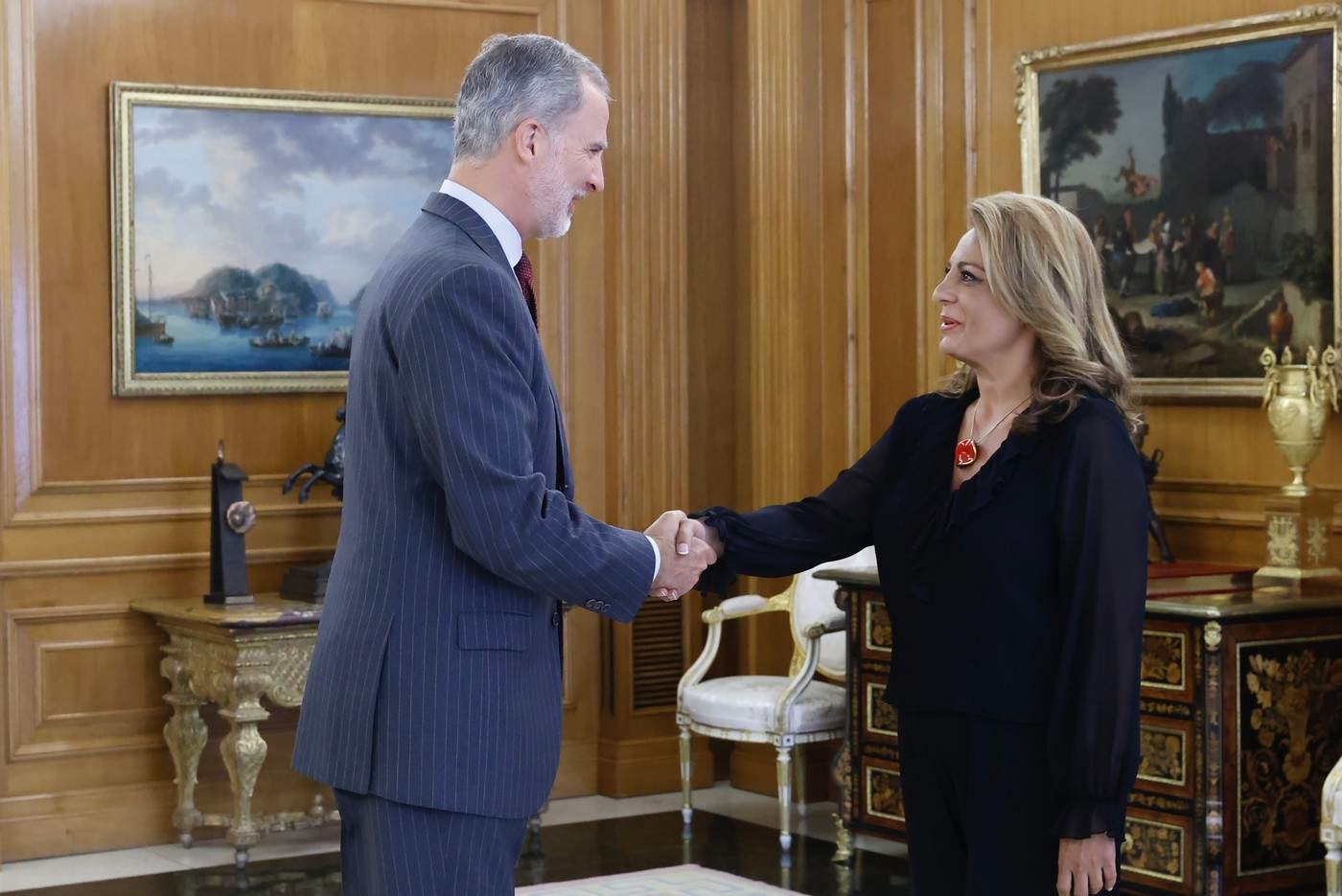 Su Majestad el Rey recibe el saludo de la representante de Coalición Canaria, Doña Cristina Valido García

Palacio de La Zarzuela. Madrid, 02.10.2023