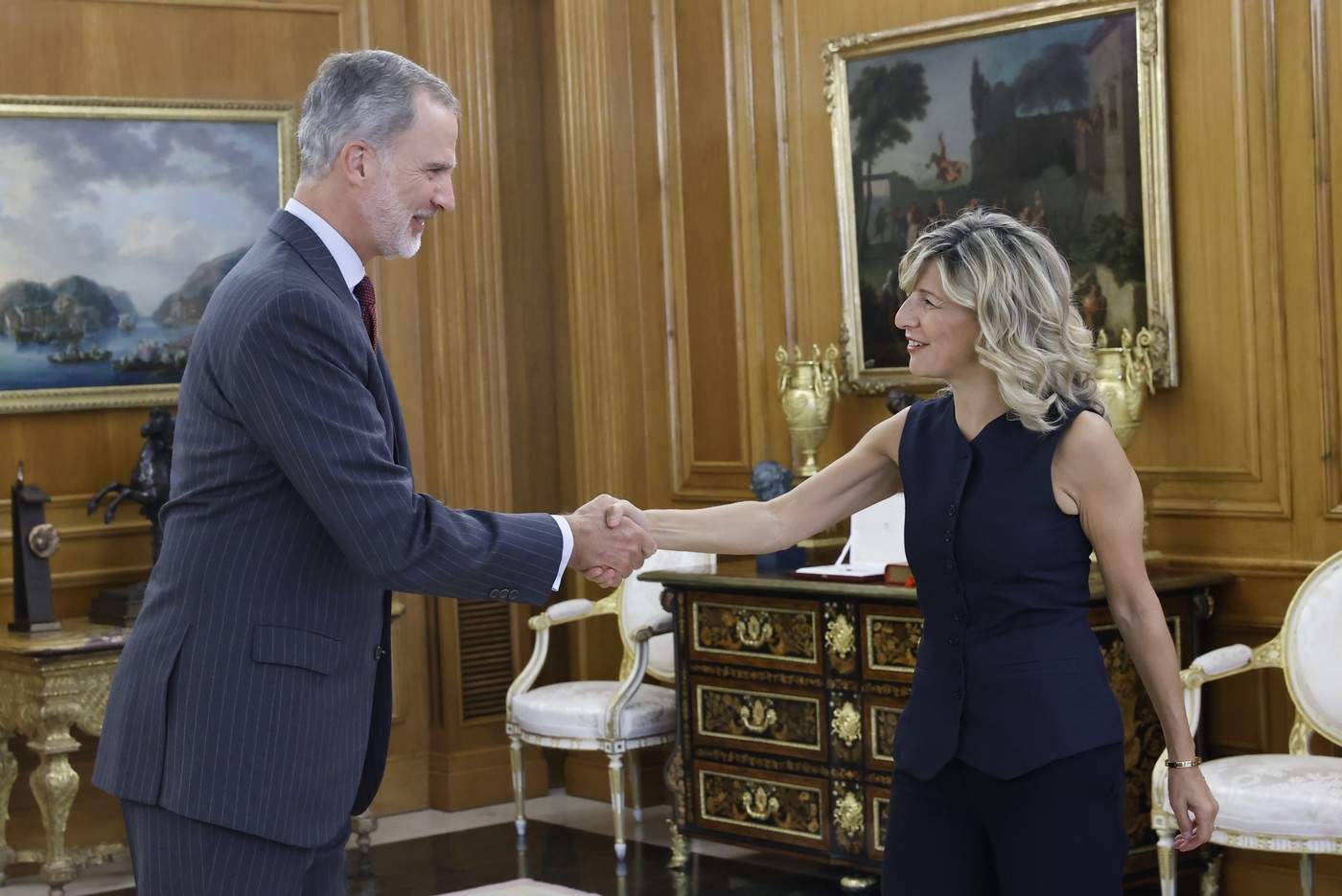 Su Majestad el Rey recibe el saludo de la representante de SUMAR, Doña Yolanda Díaz Pérez

Palacio de La Zarzuela. Madrid, 02.10.2023