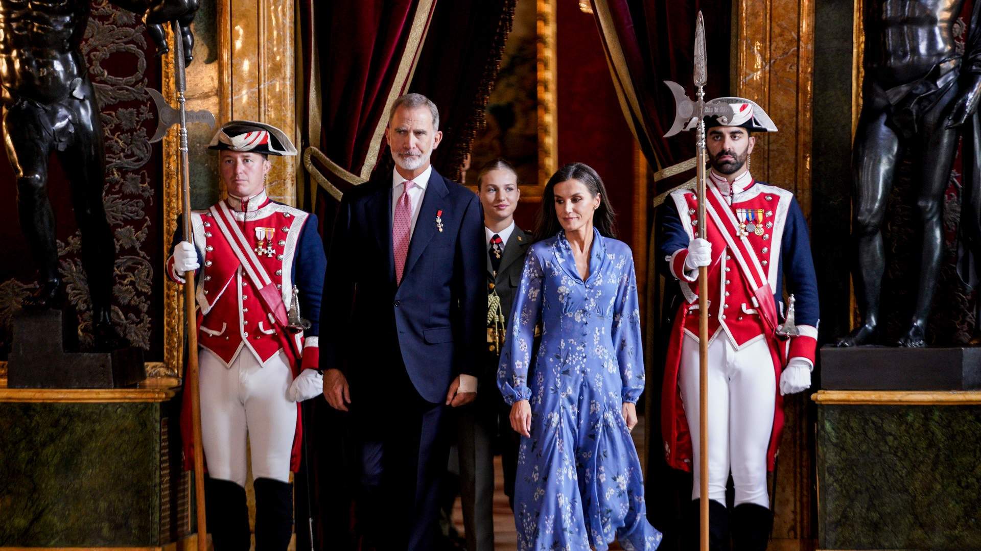 Los reyes y la princesa Leonor, en la recepción en el Palacio Real de Madrid por la Fiesta Nacional del 12 de octubre.